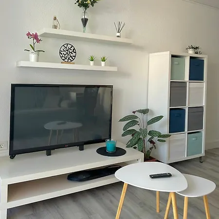 In Edificio Nirvana,los Cristianos K114 아파트 *