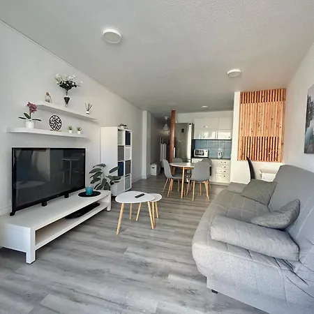 In Edificio Nirvana,los Cristianos K114 Apartmán